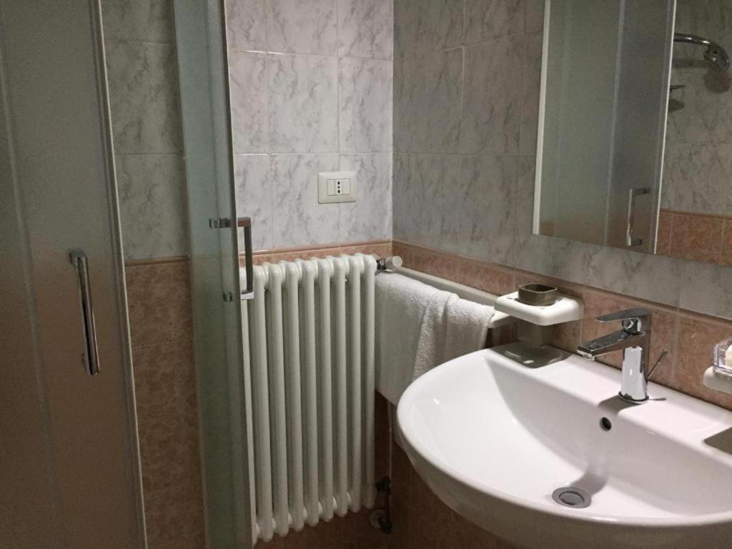 Hotel Ded 1 Checkin A Richiesta Parma Eksteriør bilde